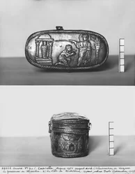 Detail des Deckels einer Pyxis, die die Auferweckung des Lazarus mit Christus und Martha darstellt (Detail)